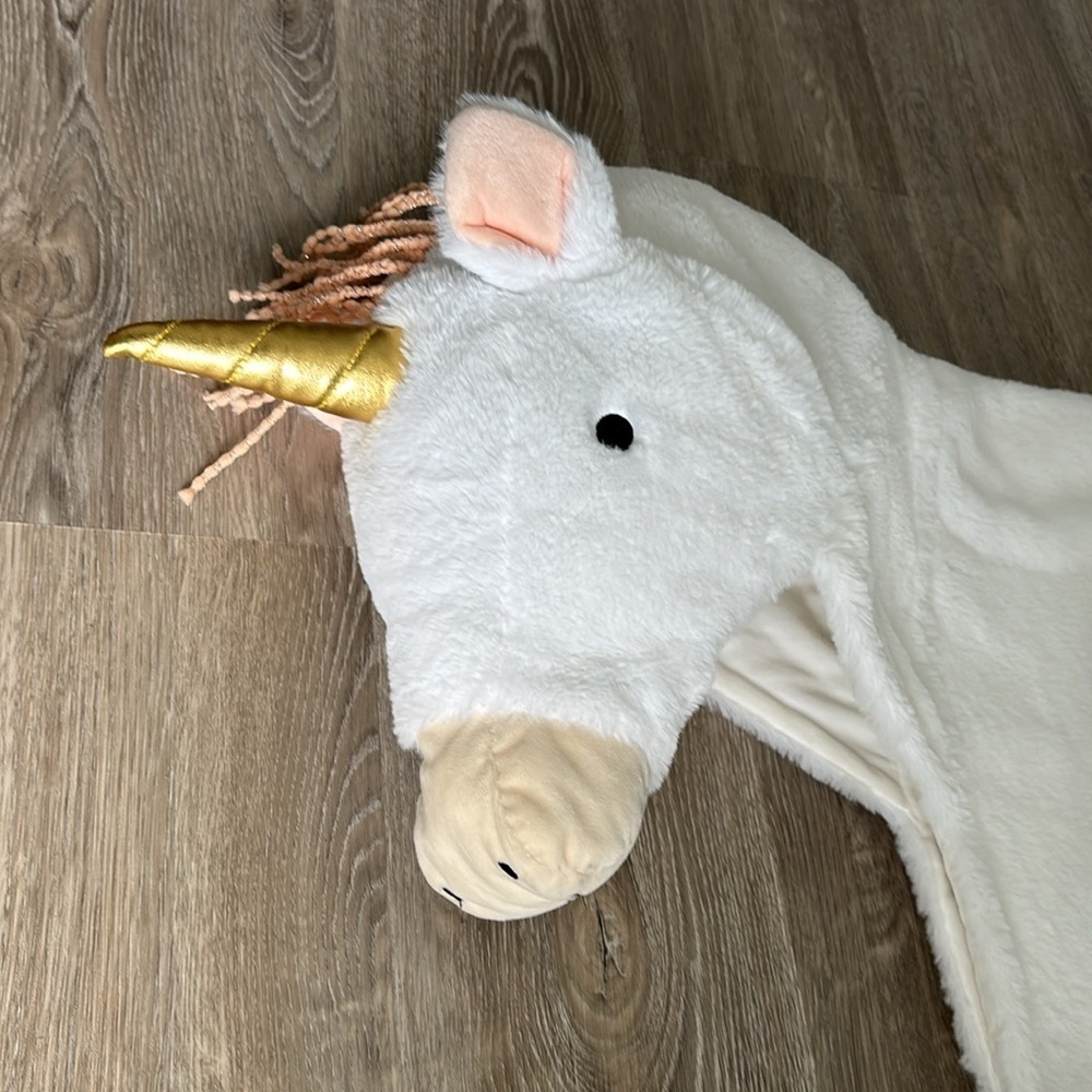 Pillowfort White Unicorn Hooded Blanket🎉 - Picture 5 of 7